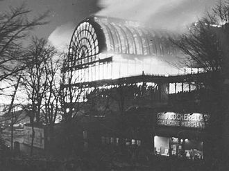 Il Crystal Palace in fiamme